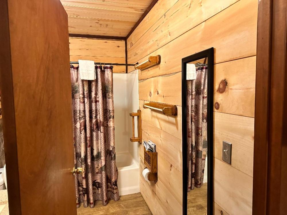 Best Bear Lodge & Campground Irons Kültér fotó